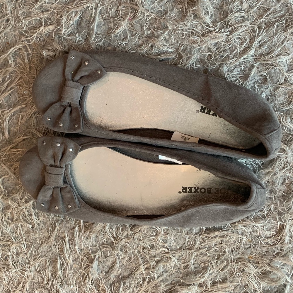 Joe Boxer gray flats